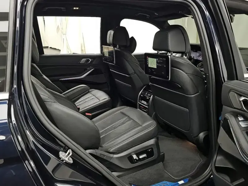 2022 BMW X7 с пробегом 30 083 км