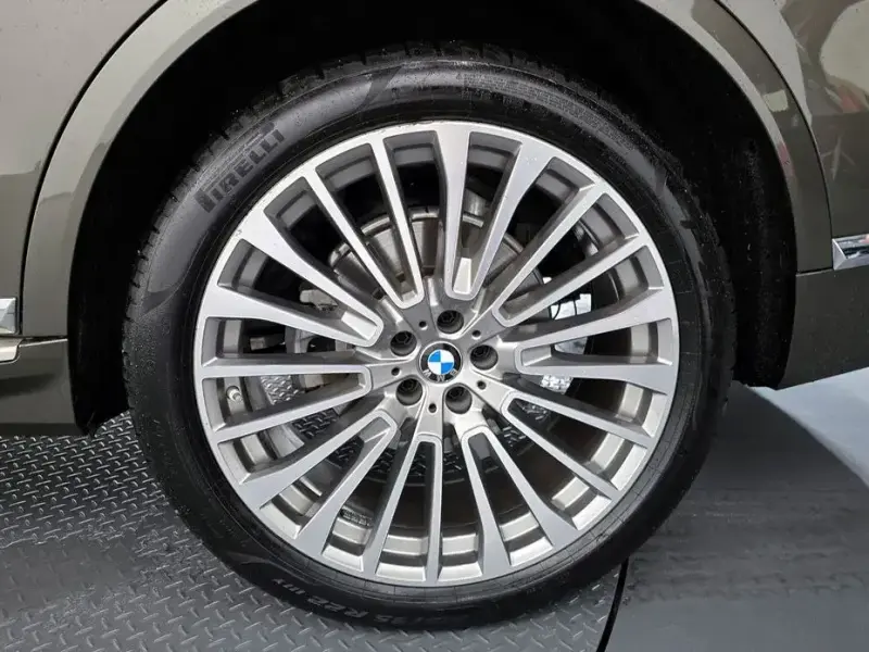2022 BMW X7 с пробегом 48 681 км