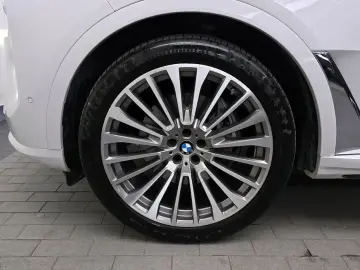 2023 BMW X7 с пробегом 30 828 км