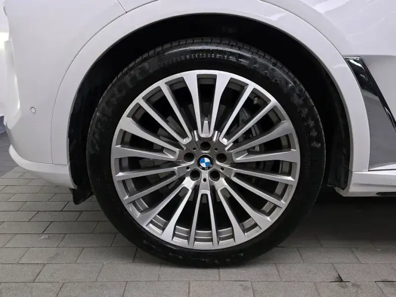 2023 BMW X7 с пробегом 30 828 км