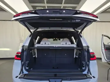 2023 BMW X7 с пробегом 30 828 км