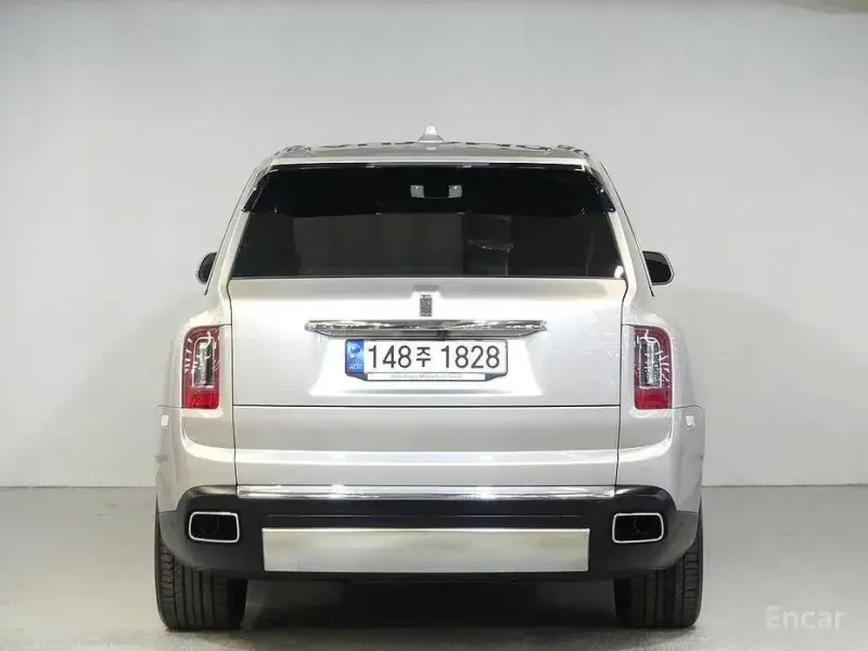 2023 Rolls-Royce Cullinan с пробегом 9 200 км