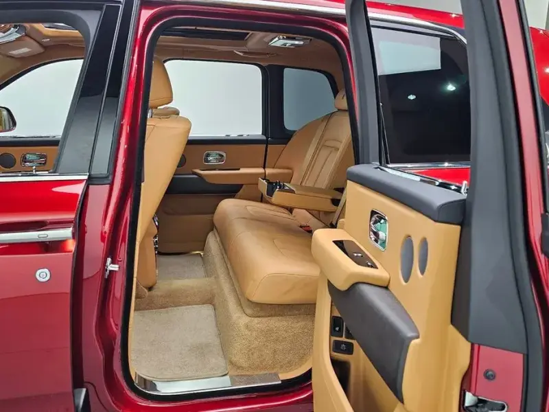 2023 Rolls-Royce Cullinan с пробегом 27 809 км