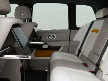2024 Rolls-Royce Cullinan с пробегом 9 500 км