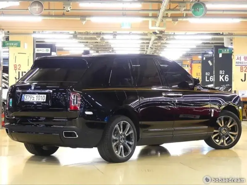 2023 Rolls-Royce Cullinan с пробегом 8 700 км
