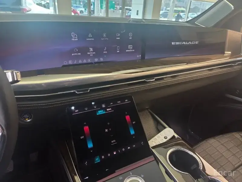 2025 Cadillac Escalade с пробегом 9 244 км