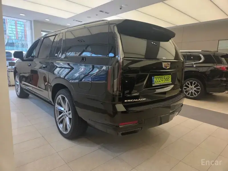 2025 Cadillac Escalade с пробегом 9 244 км