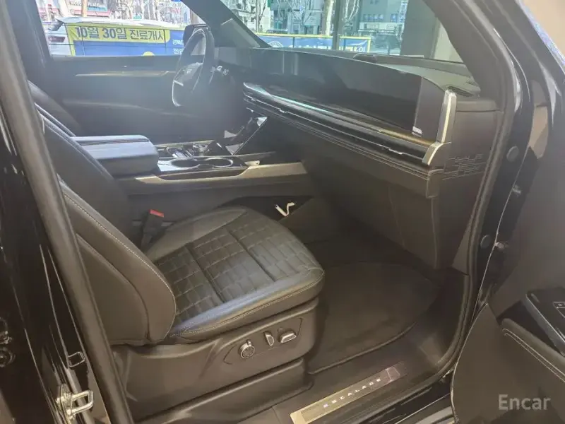 2025 Cadillac Escalade с пробегом 9 244 км