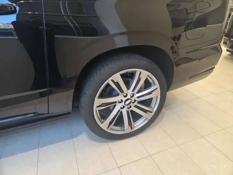 2025 Cadillac Escalade с пробегом 9 244 км