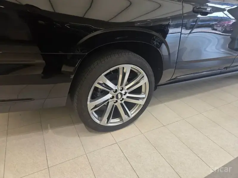 2025 Cadillac Escalade с пробегом 9 244 км
