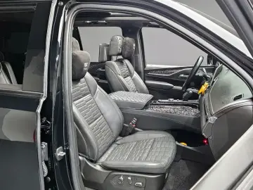 2022 Cadillac Escalade с пробегом 27 583 км