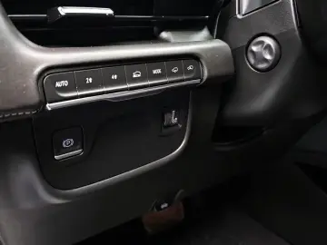 2022 Cadillac Escalade с пробегом 27 583 км