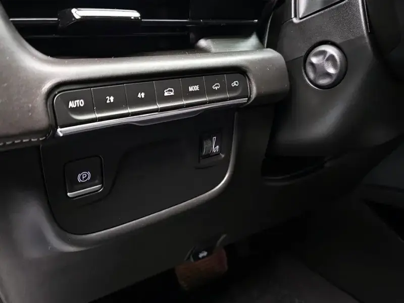 2022 Cadillac Escalade с пробегом 27 583 км