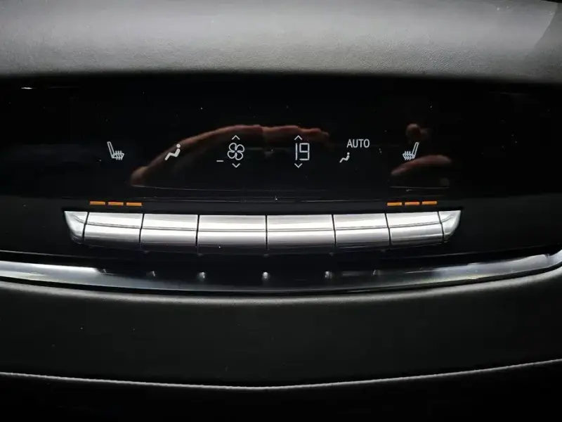 2022 Cadillac Escalade с пробегом 27 583 км