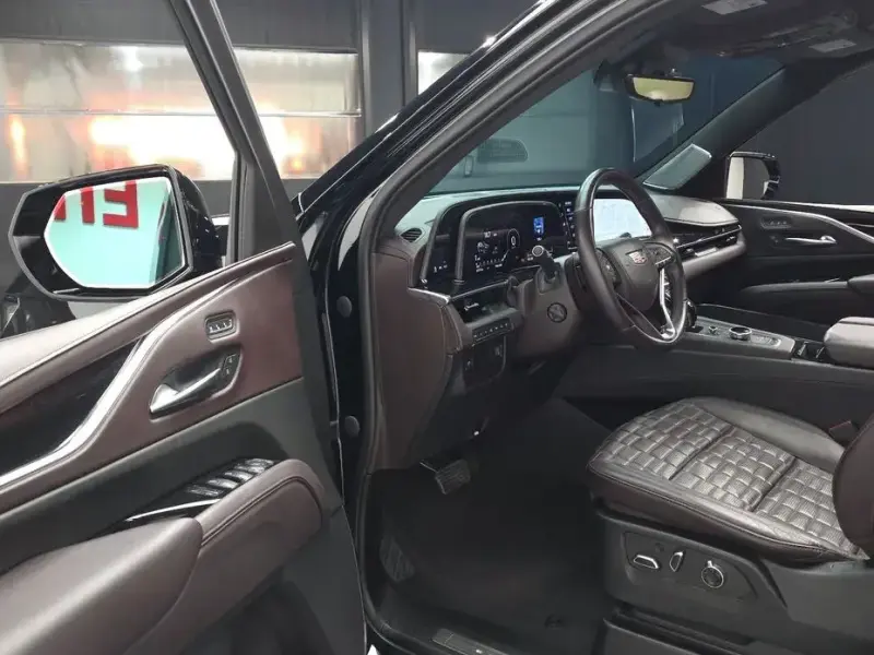 2023 Cadillac Escalade с пробегом 26 541 км