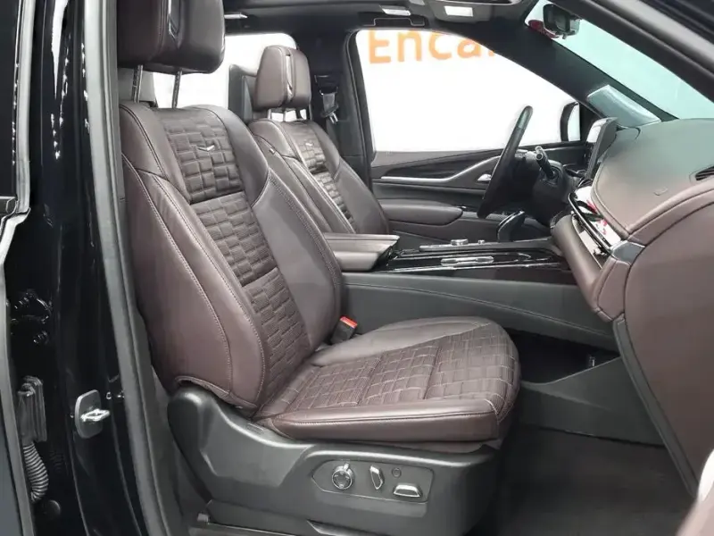 2023 Cadillac Escalade с пробегом 26 541 км