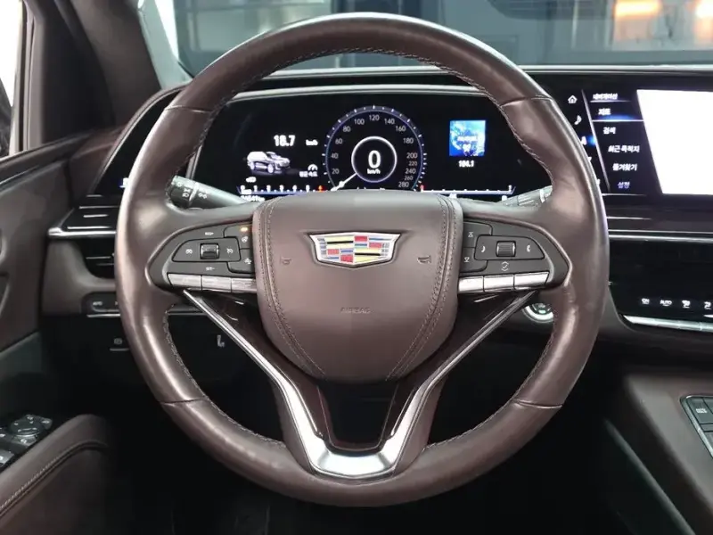 2023 Cadillac Escalade с пробегом 26 541 км