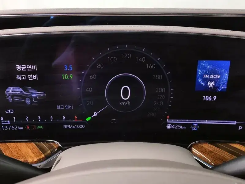 2023 Cadillac Escalade с пробегом 13 762 км