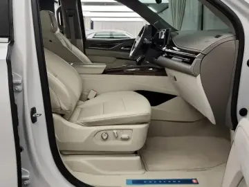 2023 Cadillac Escalade с пробегом 13 762 км