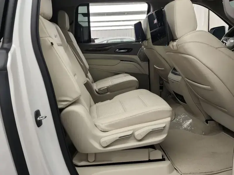 2023 Cadillac Escalade с пробегом 13 762 км