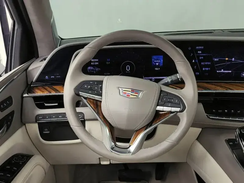 2023 Cadillac Escalade с пробегом 13 762 км