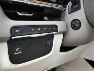 2023 Cadillac Escalade с пробегом 13 762 км