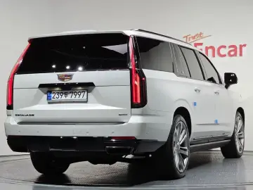 2025 Cadillac Escalade с пробегом 3 995 км