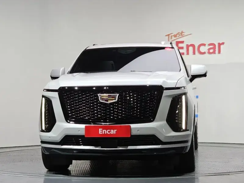 2025 Cadillac Escalade с пробегом 3 995 км