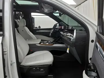 2025 Cadillac Escalade с пробегом 3 995 км