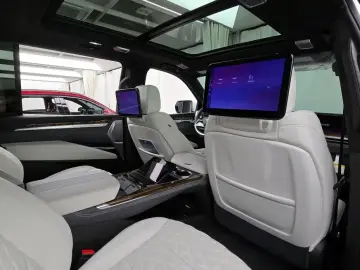 2025 Cadillac Escalade с пробегом 3 995 км