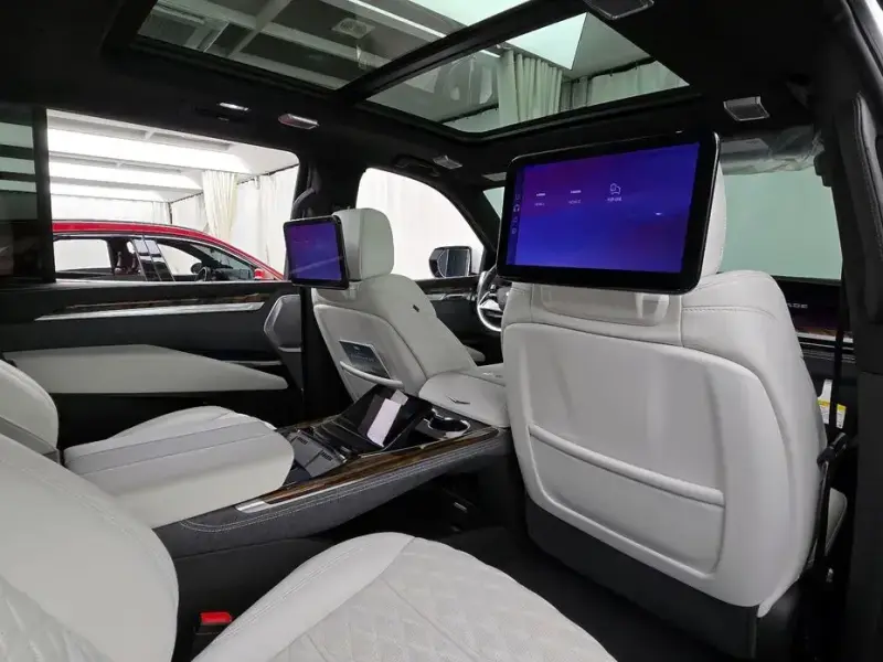 2025 Cadillac Escalade с пробегом 3 995 км
