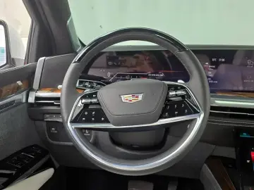 2025 Cadillac Escalade с пробегом 3 995 км
