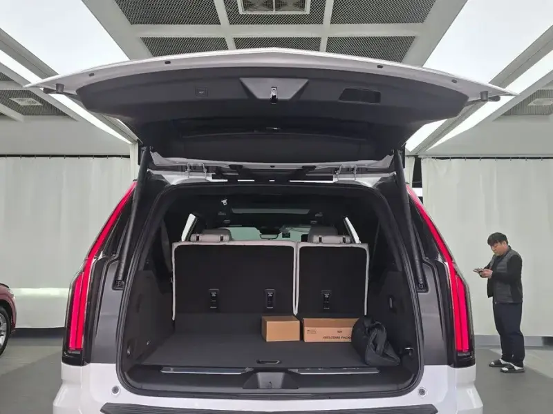 2025 Cadillac Escalade с пробегом 3 995 км