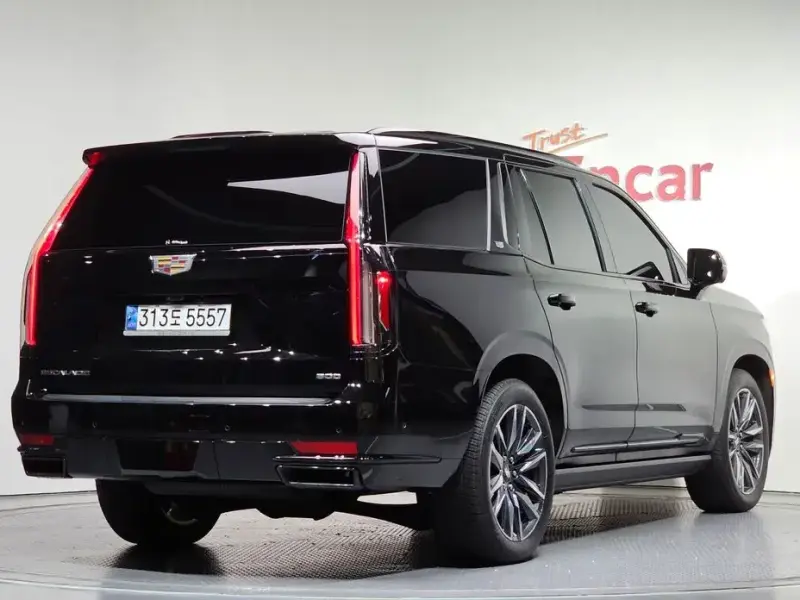 2022 Cadillac Escalade с пробегом 90 909 км