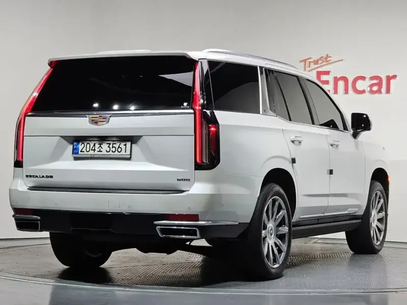 2023 Cadillac Escalade с пробегом 49 418 км