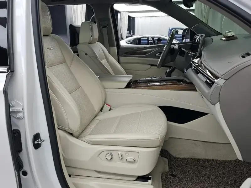2023 Cadillac Escalade с пробегом 49 418 км
