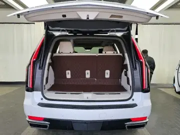 2023 Cadillac Escalade с пробегом 49 418 км