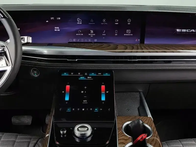 2025 Cadillac Escalade с пробегом 14 837 км