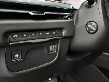 2025 Cadillac Escalade с пробегом 14 837 км