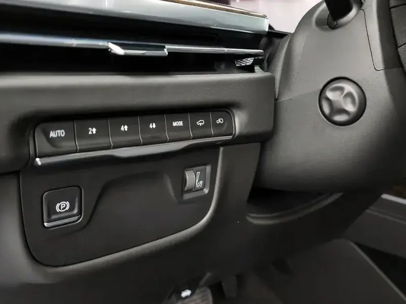 2025 Cadillac Escalade с пробегом 14 837 км