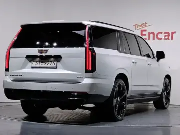 2025 Cadillac Escalade с пробегом 5 888 км