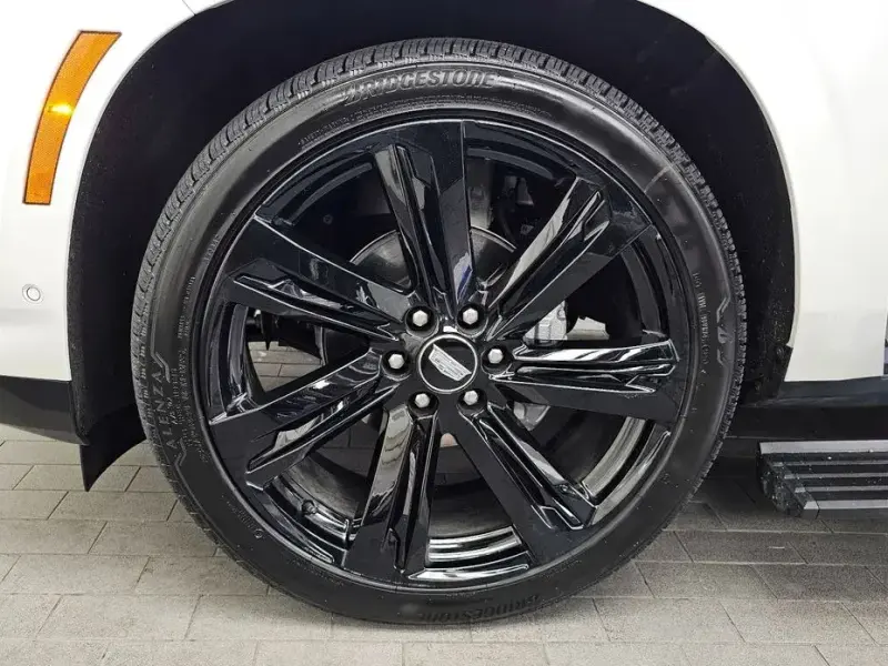 2025 Cadillac Escalade с пробегом 5 888 км