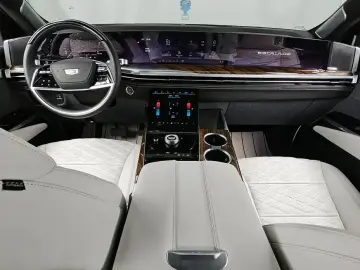 2025 Cadillac Escalade с пробегом 5 888 км