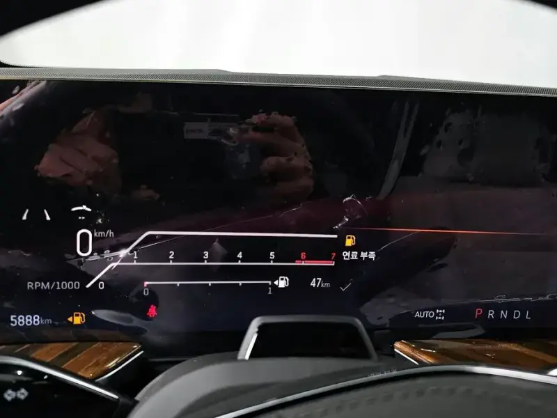 2025 Cadillac Escalade с пробегом 5 888 км