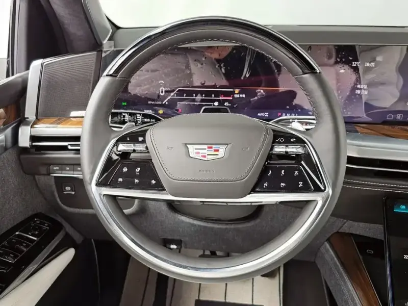 2025 Cadillac Escalade с пробегом 5 888 км