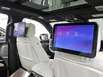2025 Cadillac Escalade с пробегом 5 888 км