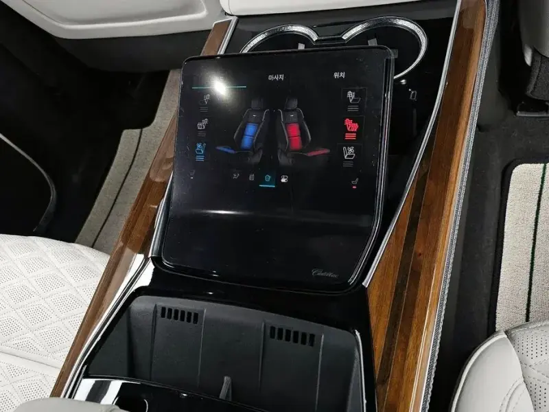 2025 Cadillac Escalade с пробегом 5 888 км