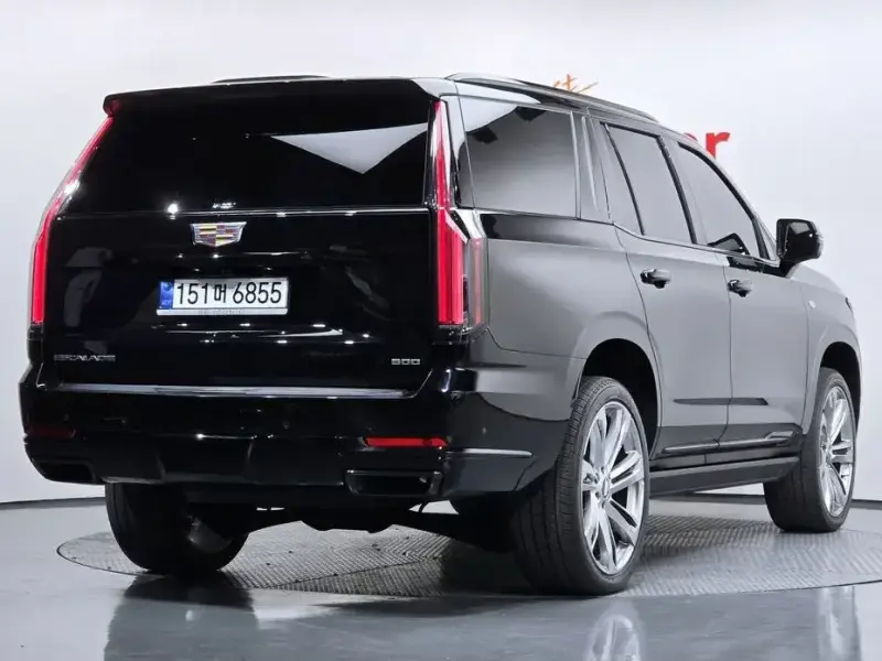 2025 Cadillac Escalade с пробегом 12 191 км