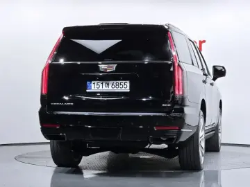 2025 Cadillac Escalade с пробегом 12 191 км