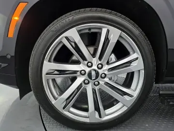 2025 Cadillac Escalade с пробегом 12 191 км
